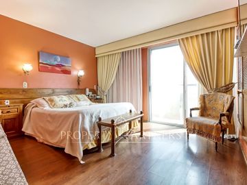 Casa de 5 dormitorios en Jardines del Sur