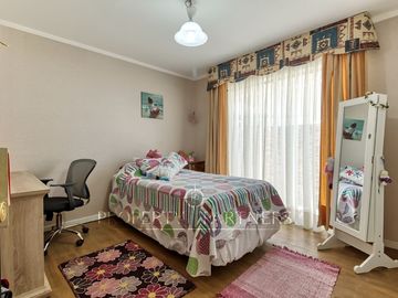 Gran casa de 5 dormitorios en Sector Jardines del Sur