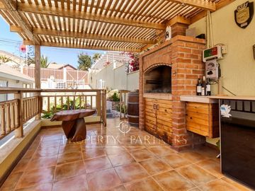 Gran casa de 5 dormitorios en Sector Jardines del Sur