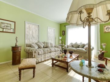 Gran casa de 5 dormitorios en Sector Jardines del Sur