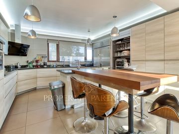 Espectacular casa en Jardines del Sur, finas terminaciones