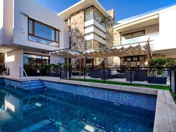 Espectacular casa en Jardines del Sur, finas terminaciones