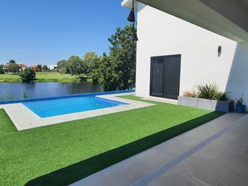 CASA MODERNA-INTELIGENTE EN VENTA UBICADA EN LAGUNAS DE MIRALTA