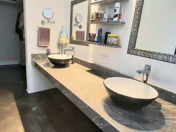 CASA MODERNA-INTELIGENTE EN VENTA UBICADA EN LAGUNAS DE MIRALTA