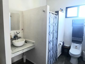 CASA MODERNA-INTELIGENTE EN VENTA UBICADA EN LAGUNAS DE MIRALTA
