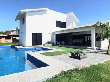 CASA MODERNA-INTELIGENTE EN VENTA UBICADA EN LAGUNAS DE MIRALTA