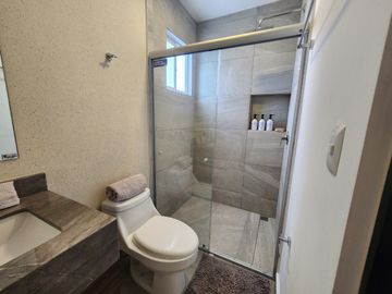CASA EN VENTA EN APODACA, NL (FRACCIONAMIENTO PRIVADO)
