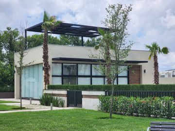 CASA EN VENTA EN APODACA, NL (FRACCIONAMIENTO PRIVADO)