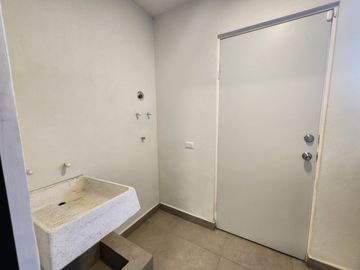 CASA EN VENTA EN APODACA, NL (FRACCIONAMIENTO PRIVADO)