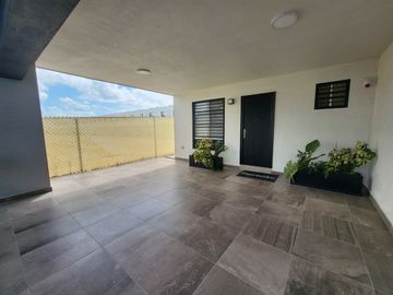 CASA EN VENTA EN APODACA, NL (FRACCIONAMIENTO PRIVADO)