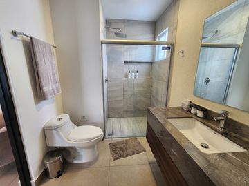 CASA EN VENTA EN APODACA, NL (FRACCIONAMIENTO PRIVADO)