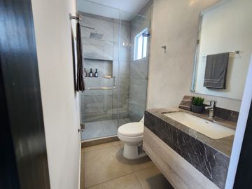 CASA EN VENTA EN APODACA, NL (FRACCIONAMIENTO PRIVADO)