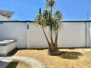 CASA EN VENTA EN LOMAS DE LA HACIENDA