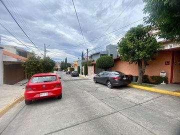 CASA EN VENTA EN LOMAS DE LA HACIENDA