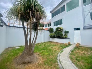 CASA EN VENTA EN LOMAS DE LA HACIENDA