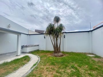 CASA EN VENTA EN LOMAS DE LA HACIENDA