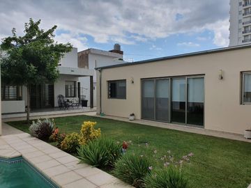 VENTA Calle Lavalle 470 Casa 3 dormitorios.