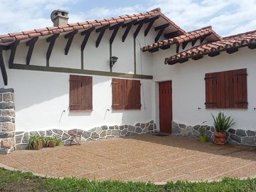 INVERSOR! VENDO Casi 7 hectáreas para lotear con 14 lotes y Chalet 3 dormitorios - 2 baños