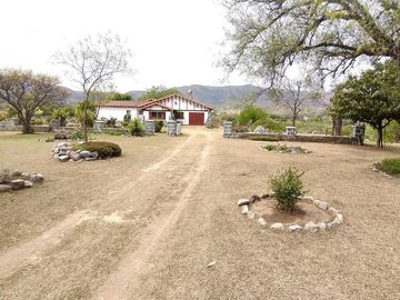 INVERSOR! VENDO Casi 7 hectáreas para lotear con 14 lotes y Chalet 3 dormitorios - 2 baños