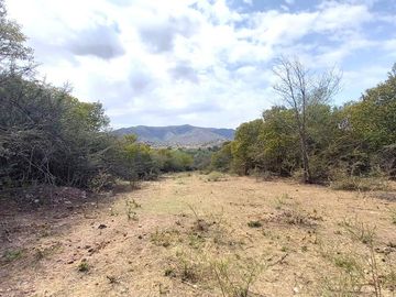 INVERSOR! VENDO Casi 7 hectáreas para lotear con 14 lotes y Chalet 3 dormitorios - 2 baños