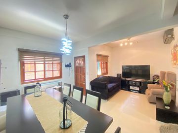 Dúplex de cuatro ambientes con dos cocheras