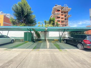Dúplex de cuatro ambientes con dos cocheras