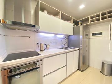 Dúplex de cuatro ambientes con dos cocheras