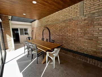 ¡¡VDO. EXC CASA 2 DORM. A 1/2 CUADRA AV. SABATTINI - B° CRISOL SUD CBA¡¡