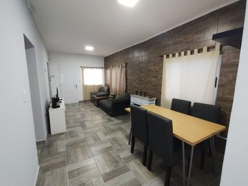 Venta Casa 2 dormitorios con cochera - Tiro Suizo, Rosario