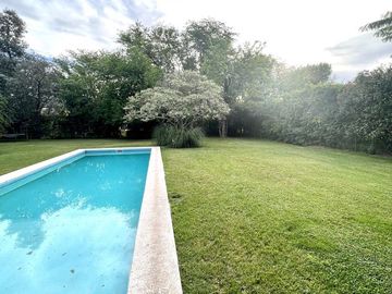 Hermosa Casa en venta en Barrio Los Pinguinos Club de Campo