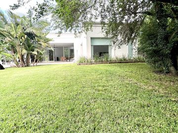 Hermosa Casa en venta en Barrio Los Pinguinos Club de Campo
