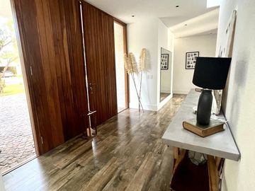 Hermosa Casa en venta en Barrio Los Pinguinos Club de Campo