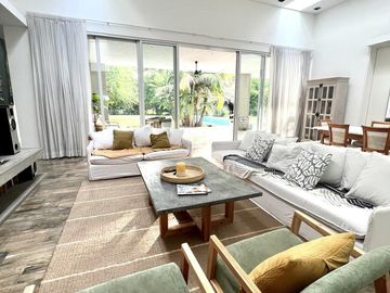 Hermosa Casa en venta en Barrio Los Pinguinos Club de Campo