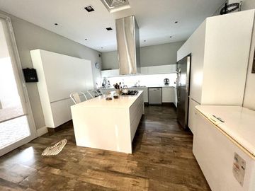 Hermosa Casa en venta en Barrio Los Pinguinos Club de Campo