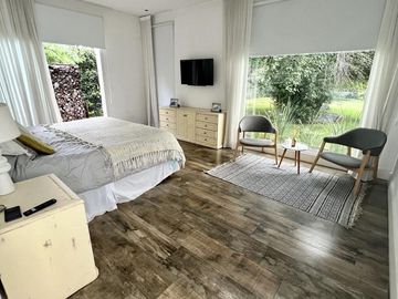 Hermosa Casa en venta en Barrio Los Pinguinos Club de Campo