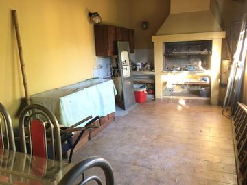 Chalet 4 ambientes en venta en Castelar norte
