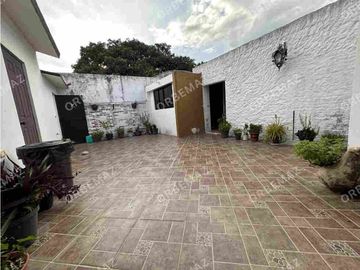 Casa Amplia en Terreno de 1000 metros Ideal para proyecto de vivienda