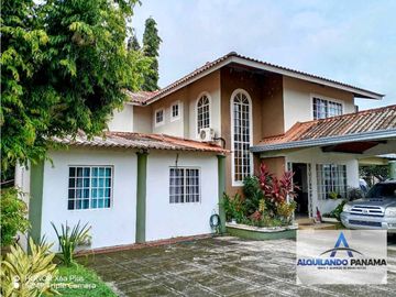 Alquilo preciosa casa amueblada en San Carlitos, con opcion a compra!