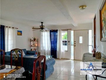 Alquilo preciosa casa amueblada en San Carlitos, con opcion a compra!
