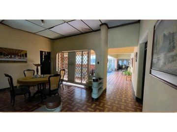 VENTA DE CASA LOTE BARRIO LAURELES CERCA IGLESIA SANTA TERESITA