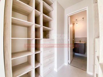 Semipiso de 2 ambientes con doble orientación - Lomas De Zamora