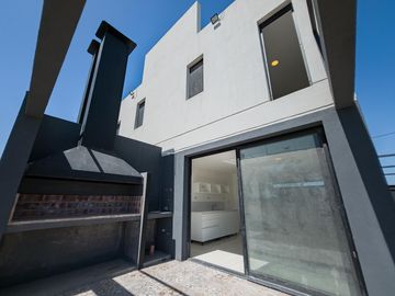 Duplex a Estrenar en Sicardi - Escritura Inmediata