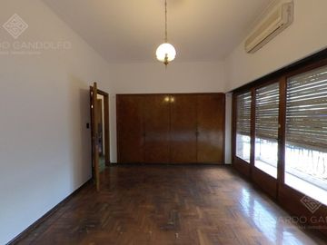 Excelente Inmueble de 3 plantas - Vta. Directa - Apto Crédito
