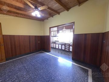 Excelente Inmueble de 3 plantas - Vta. Directa - Apto Crédito