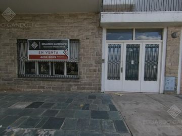 Excelente Inmueble de 3 plantas - Vta. Directa - Apto Crédito
