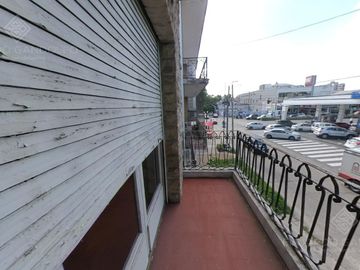 Excelente Inmueble de 3 plantas - Vta. Directa - Apto Crédito