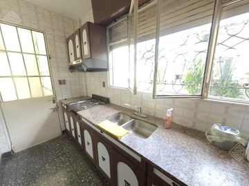 Excelente Inmueble de 3 plantas - Vta. Directa - Apto Crédito