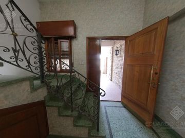 Excelente Inmueble de 3 plantas - Vta. Directa - Apto Crédito