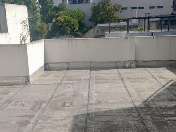 Excelente Inmueble de 3 plantas - Vta. Directa - Apto Crédito