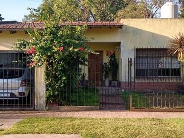 CASA EN VENTA CUATRO AMBIENTES